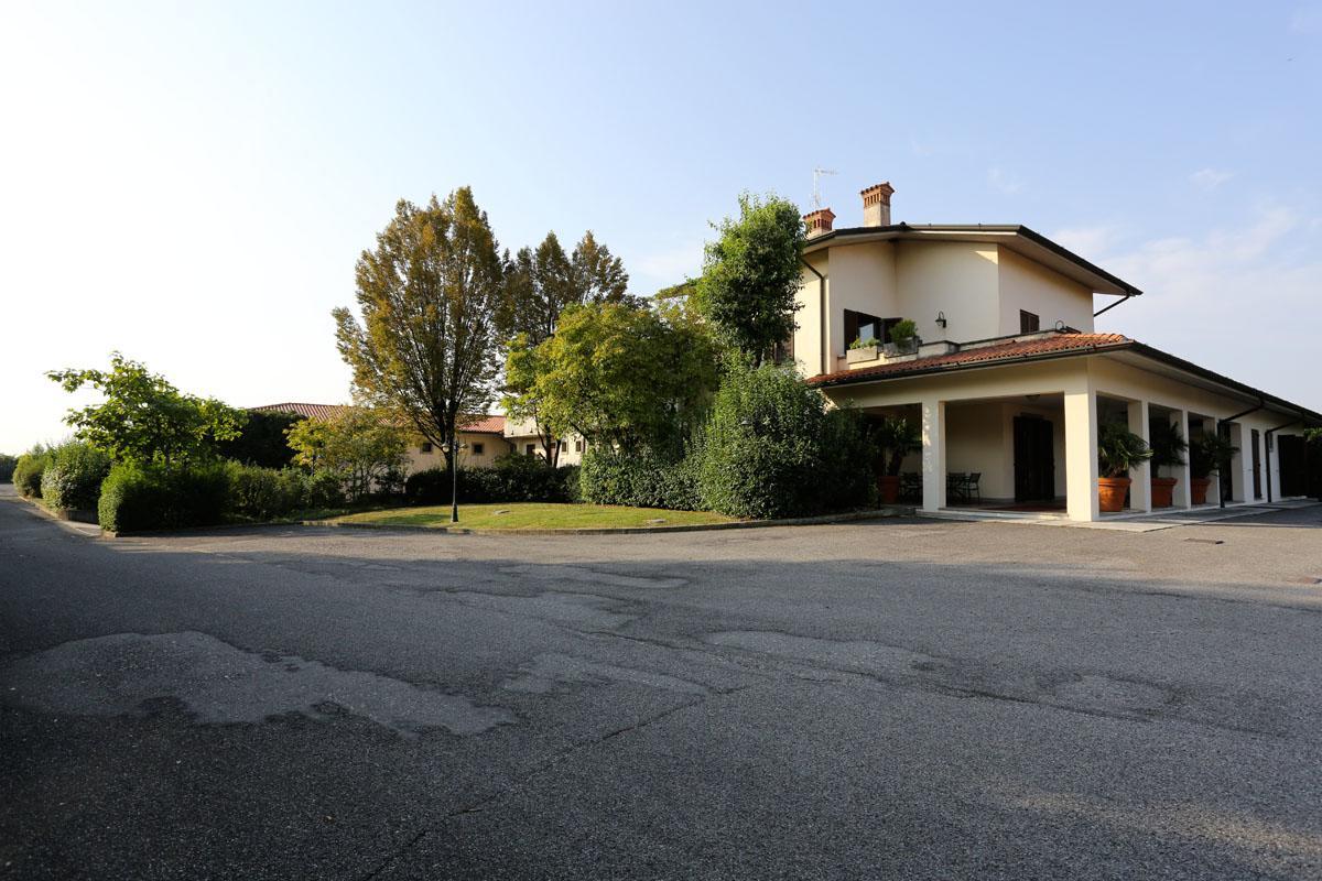 Hotel Franciacorta Paderno Franciacorta Экстерьер фото